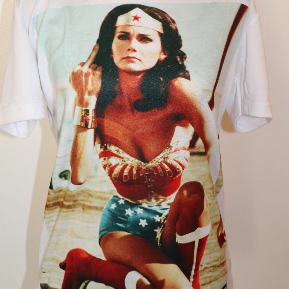 NEW Wonder Woman T-shirt E1 Syndicate